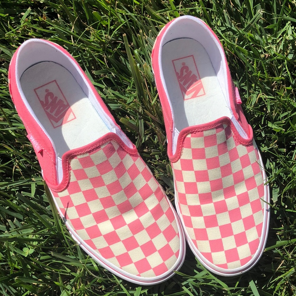 pink checkered vans